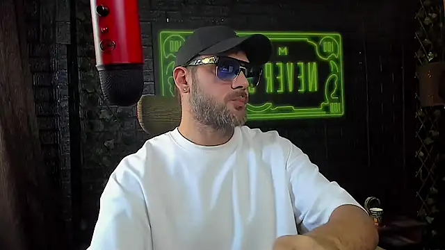 Snapshot of LexXHardy chatting on September 18, 12:40 pm LexXHardy online show from September 18, 12:40 pm