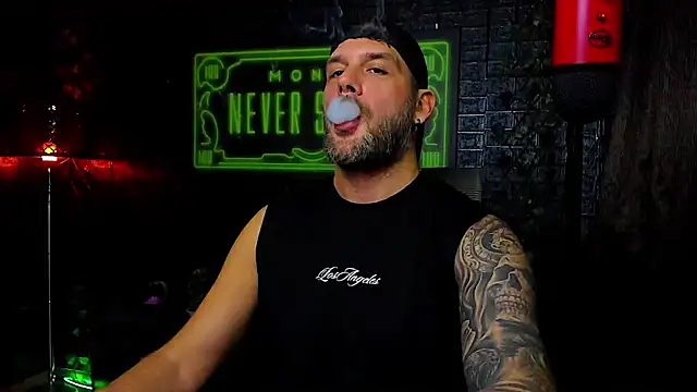 Snapshot of LexXHardy chatting on September 20, 2:12 am LexXHardy online show from September 20, 2:12 am