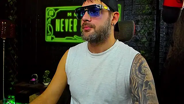 Snapshot of LexXHardy chatting on September 23, 11:02 am LexXHardy online show from September 23, 11:02 am