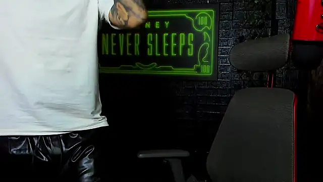 Snapshot of LexXHardy chatting on October 2, 3:08 pm LexXHardy online show from October 2, 3:08 pm