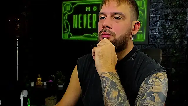 Snapshot of LexXHardy chatting on October 6, 5:38 am LexXHardy online show from October 6, 5:38 am