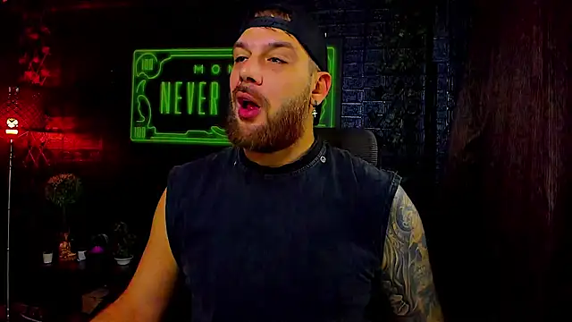 Snapshot of LexXHardy chatting on October 15, 10:48 am LexXHardy online show from October 15, 10:48 am