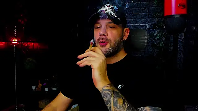 Snapshot of LexXHardy chatting on October 31, 12:00 am LexXHardy online show from October 31, 12:00 am