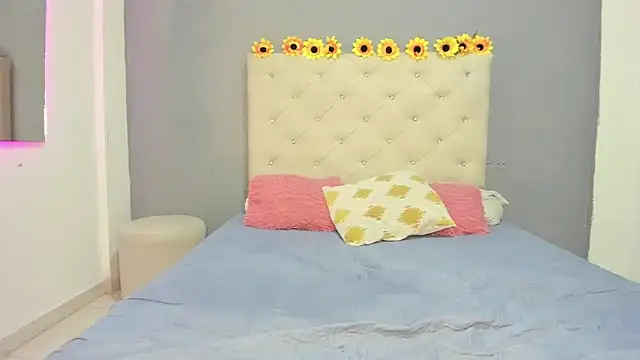 violetasimonz online show from March 18, 3:42 pm