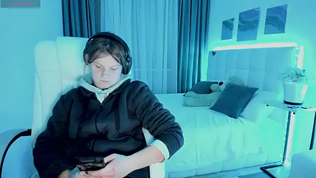 Kathlyn  Heath online show from February 19, 6:43 pm