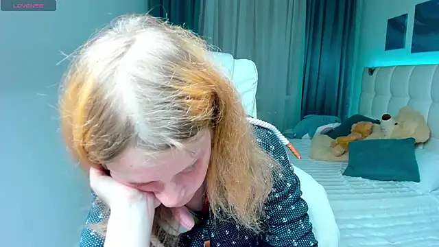 Kathlyn  Heath online show from September 28, 7:19 pm