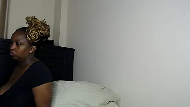 Snapshot of NIKKIE_LOVE chatting on February 5, 11:20 pm NIKKIE LOVE online show from February 5, 11:20 pm