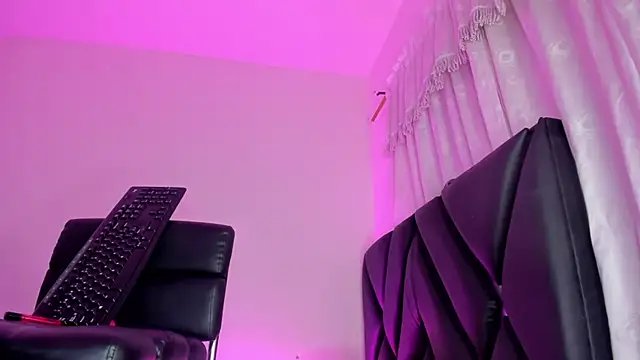 Snapshot of stephany_doll_ chatting on December 7, 12:13 pm stephany doll online show from December 7, 12:13 pm
