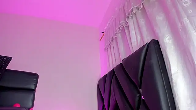 Snapshot of stephany_doll_ chatting on December 11, 4:39 am stephany doll online show from December 11, 4:39 am