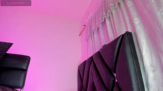 stephany doll  online show from October 31, 11:33 am