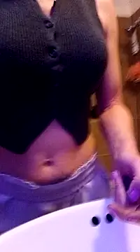 Snapshot of cammyquart chatting on December 22, 5:34 am cammyquart online show from December 22, 5:34 am