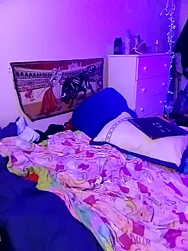 Snapshot of cammyquart chatting on December 24, 7:06 am cammyquart online show from December 24, 7:06 am