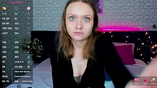 Linda Bryant online show from December 6, 4:03 am