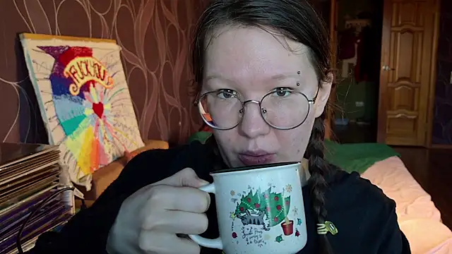 Snapshot of MiriamOr chatting on December 15, 8:51 am MiriamOr online show from December 15, 8:51 am