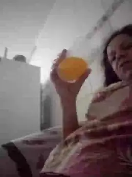 Snapshot of mariy522 chatting on December 19, 11:57 pm mariy522 online show from December 19, 11:57 pm