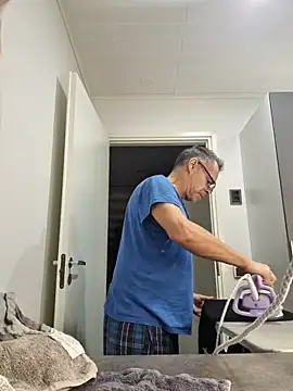 Snapshot of DarrenSullivanSlut chatting on December 3, 8:00 am DarrenSullivanSlut online show from December 3, 8:00 am