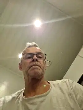 Snapshot of DarrenSullivanSlut chatting on January 14, 11:16 am DarrenSullivanSlut online show from January 14, 11:16 am