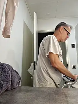 Snapshot of DarrenSullivanSlut chatting on January 15, 7:24 am DarrenSullivanSlut online show from January 15, 7:24 am