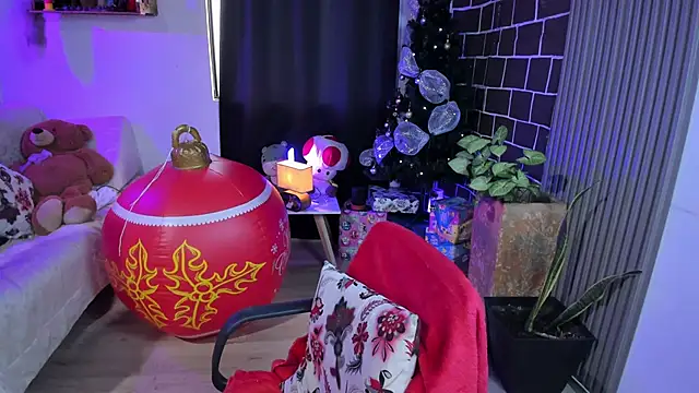 Cuttiealice online show from December 6, 5:11 pm
