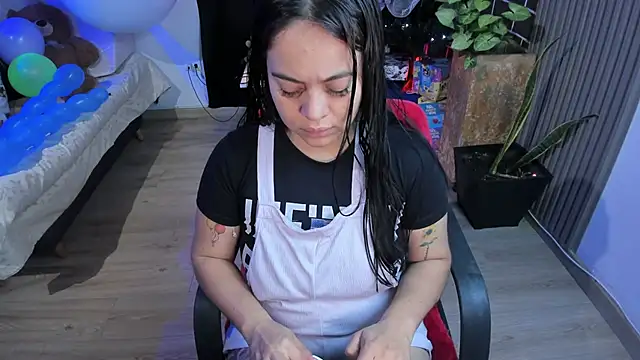 Cuttiealice online show from December 10, 12:16 pm