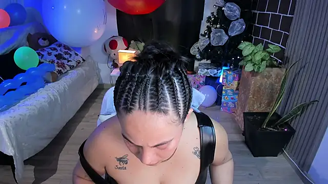 Cuttiealice online show from December 12, 11:47 pm