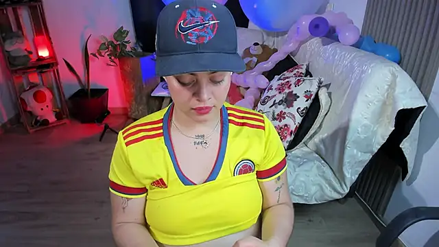 Cuttiealice online show from January 17, 1:25 am