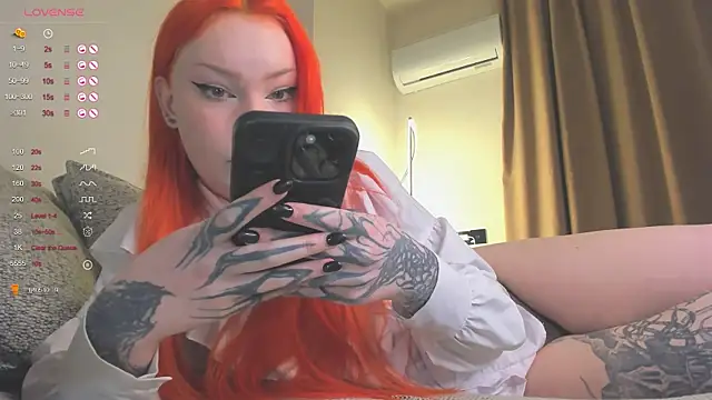 Snapshot of KahasaniTS chatting on December 15, 4:33 pm KahasaniTS online show from December 15, 4:33 pm