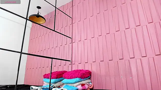 Snapshot of Briana_Wells_ chatting on December 18, 1:34 pm Briana Wells online show from December 18, 1:34 pm