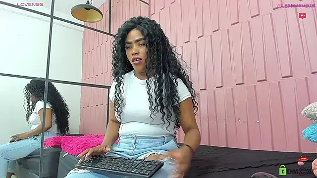 Snapshot of Briana_Wells_ chatting on February 21, 1:00 pm Briana Wells online show from February 21, 1:00 pm