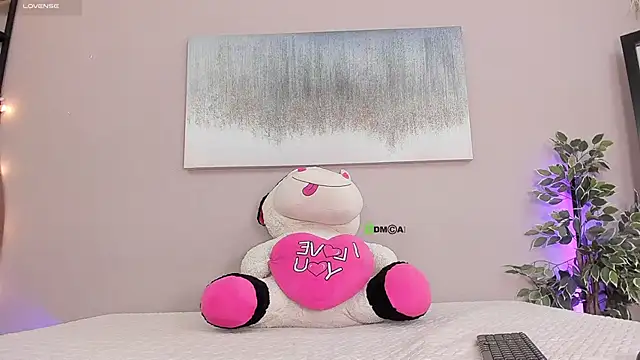 Snapshot of Briana_Wells_ chatting on October 28, 1:36 pm Briana Wells online show from October 28, 1:36 pm