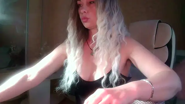 Snapshot of Roxolana_Drim chatting on April 27, 10:02 am Roxolana Drim online show from April 27, 10:02 am