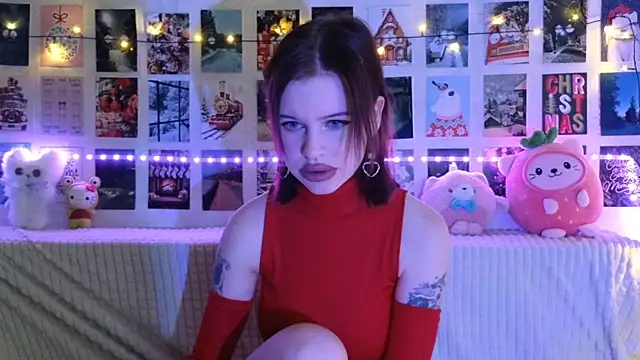 Snapshot of LisaDenvinn chatting on December 23, 4:12 am LisaDenvinn online show from December 23, 4:12 am