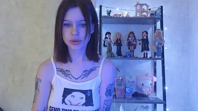 Snapshot of LisaDenvinn chatting on February 21, 4:40 am LisaDenvinn online show from February 21, 4:40 am