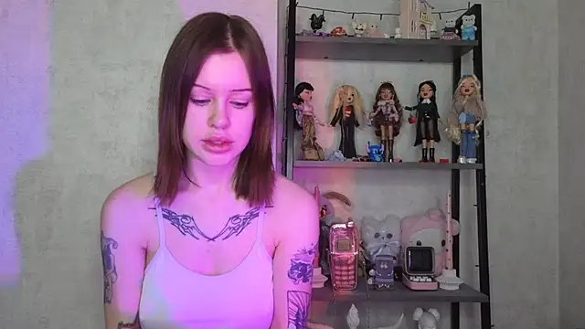 Snapshot of LisaDenvinn chatting on March 3, 4:58 am LisaDenvinn online show from March 3, 4:58 am