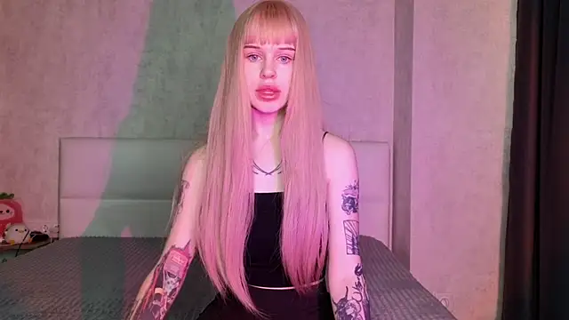Snapshot of LisaDenvinn chatting on September 20, 4:02 am LisaDenvinn online show from September 20, 4:02 am