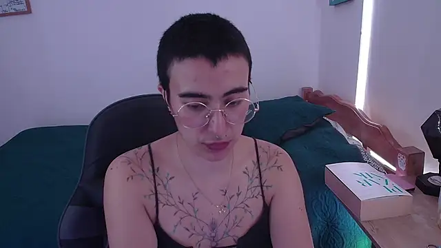 Liil cat online show from March 20, 2:32 pm