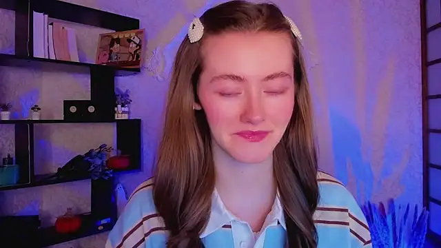 KateCuddle online show from December 17, 2:12 am