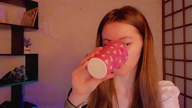 KateCuddle online show from March 10, 5:33 am