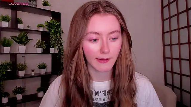 KateCuddle online show from December 16, 2:27 am