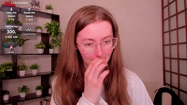 KateCuddle online show from May 13, 1:58 am