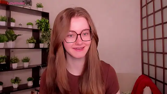 KateCuddle online show from May 15, 2:18 am