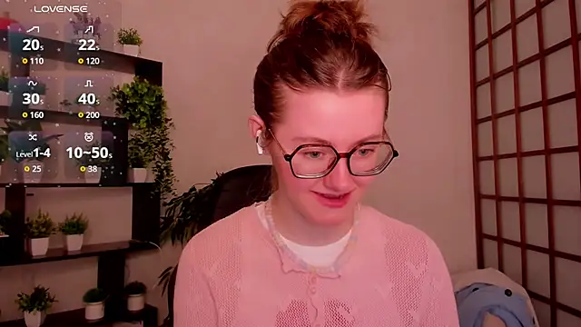 KateCuddle online show from May 19, 2:07 am