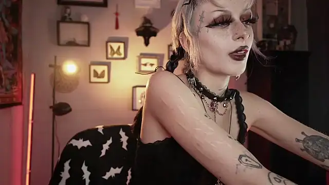 insania 9999  online show from March 10, 4:12 pm