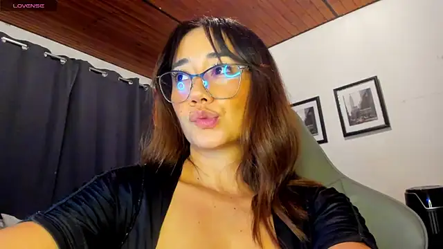 Snapshot of sofimendoza chatting on December 22, 4:53 am sofimendoza online show from December 22, 4:53 am