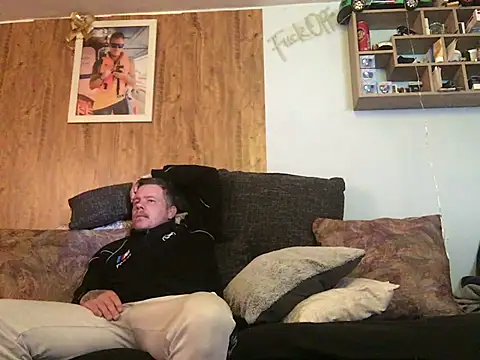 Snapshot of steveindahouse chatting on March 18, 9:09 am steveindahouse online show from March 18, 9:09 am