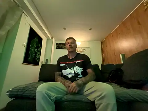 Snapshot of steveindahouse chatting on September 22, 5:42 am steveindahouse online show from September 22, 5:42 am