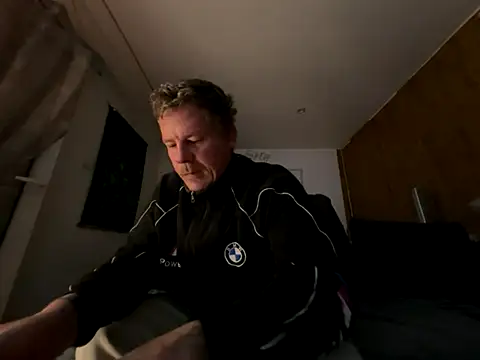 Snapshot of steveindahouse chatting on September 23, 4:04 am steveindahouse online show from September 23, 4:04 am