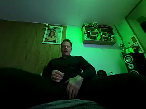 Snapshot of steveindahouse chatting on November 23, 4:12 am steveindahouse online show from November 23, 4:12 am