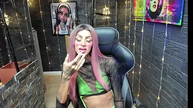 Snapshot of kissingdevil chatting on March 3, 8:04 pm kissingdevil online show from March 3, 8:04 pm