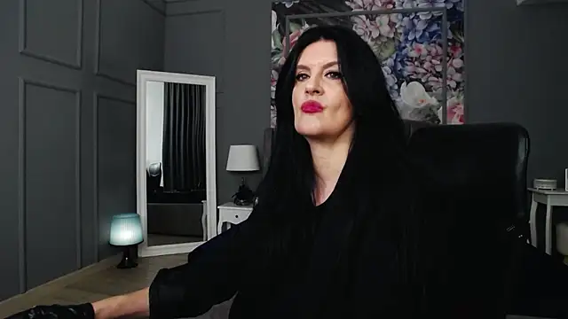 Snapshot of DomMelissaW chatting on December 12, 9:15 pm DomMelissaW online show from December 12, 9:15 pm